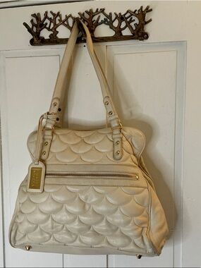 Badgley Mischka Cream Quilted Scallop Shoulder Bag with Gold Hardware